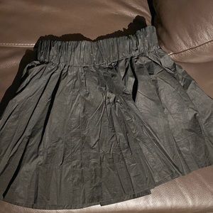 Black crinkly skirt
